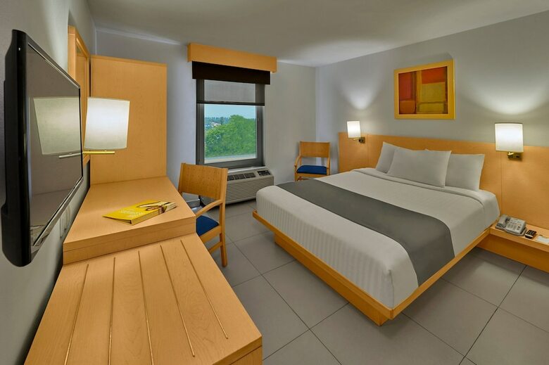 Hotel City Express Lazaro Cardenas