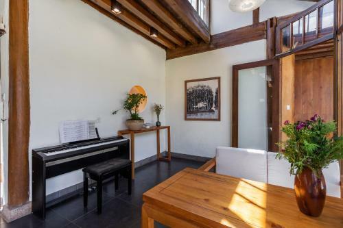 Posada Shaxi Square Inn