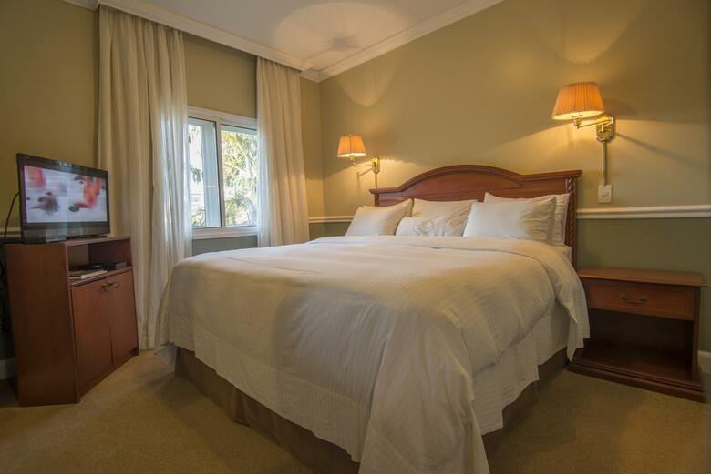 Villa Morra Suites Hotel