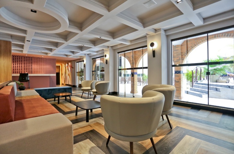 Hm Plaza Hotel