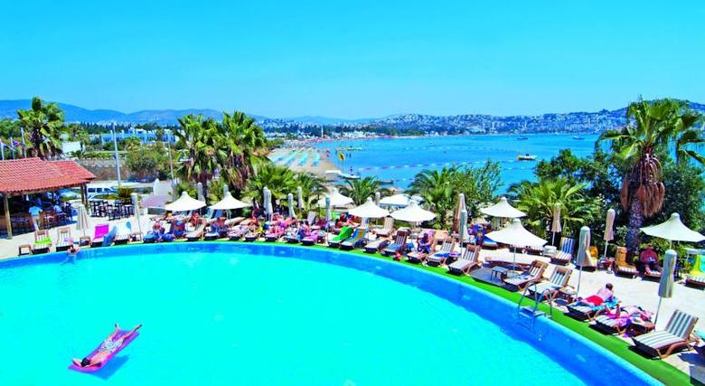 Hotel 3 S Beach Club