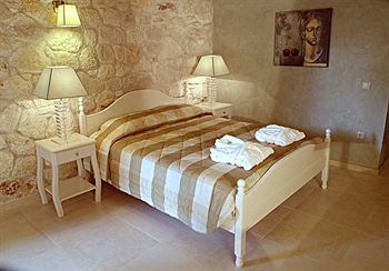 Petrino Suites Hotel