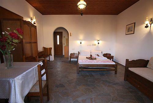 Smaragdi Hotel
