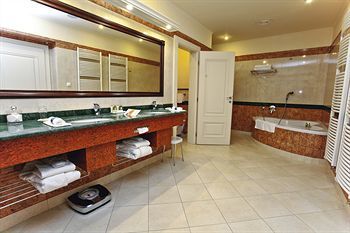 Hotel Carlsbad Plaza