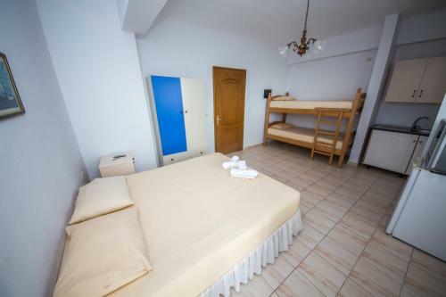 Hostal Villa Blue Drymades