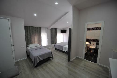 Rose Garden Hotel
