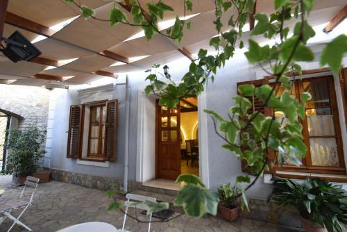 Rose Garden Hotel