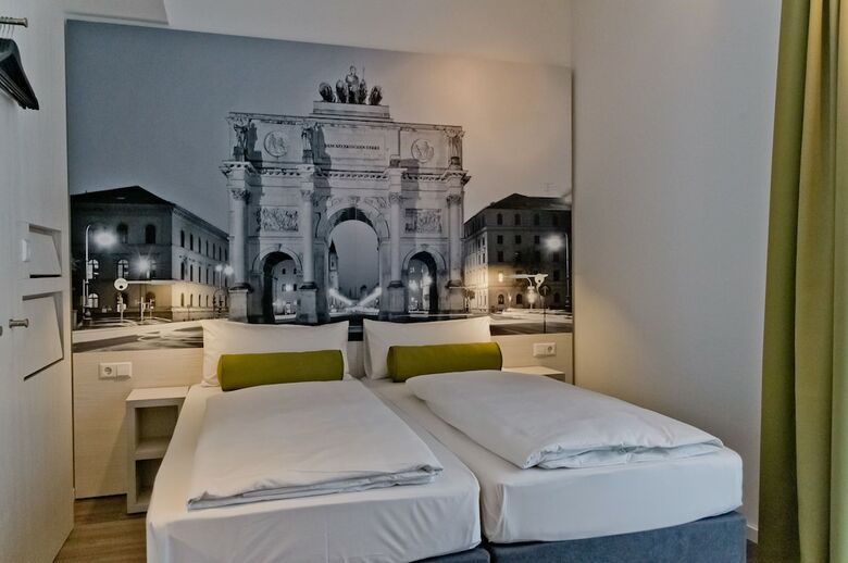 Hotel Super 8 By Wyndham Munich City West
