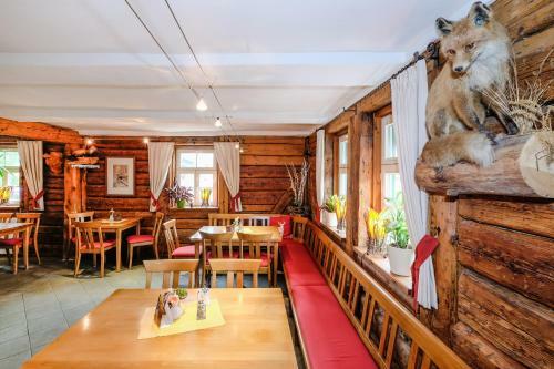 Hotel Garni Und Gastst�tte Zum Holzf�ller