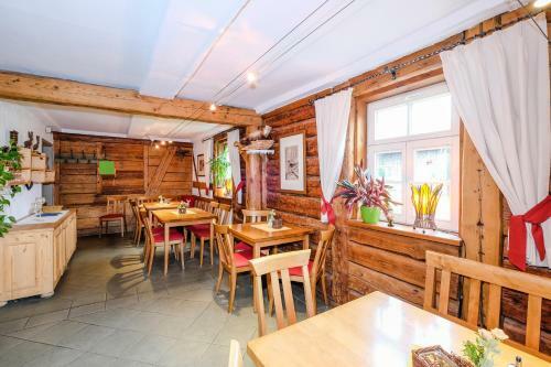 Hotel Garni Und Gastst�tte Zum Holzf�ller