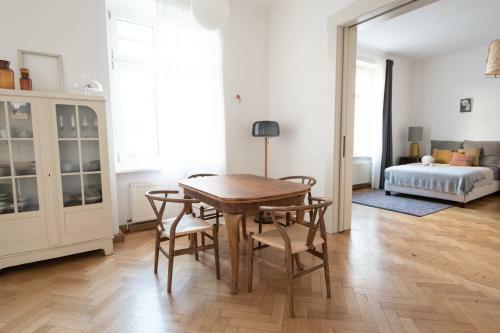 Apartamento Modern Design Im Klassischem Altbau