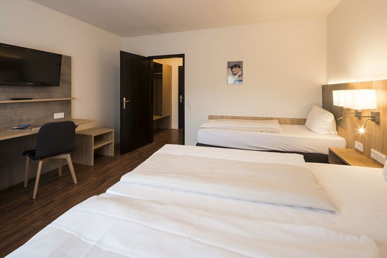Base1 Hotel Grenzblick