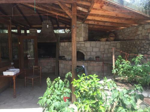 Hostal Irini's Garden Hotel