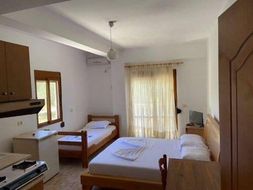 Hostal Irini's Garden Hotel