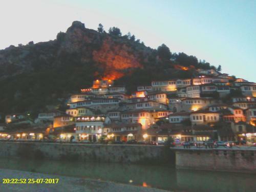 Hostal Guest House Baba Lluka
