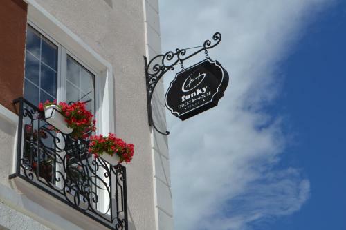 Hostal Funky Guest House & Bar