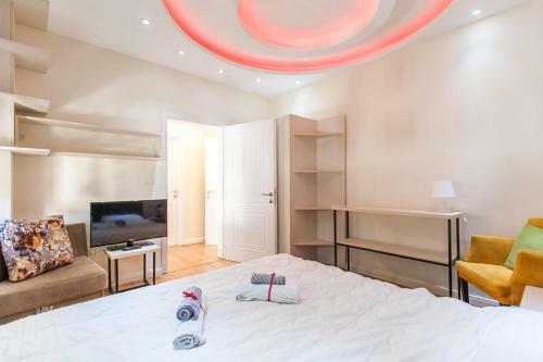 Apartamentos Omar Real Estate