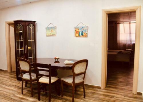 All Stars Hostel In Tiran�