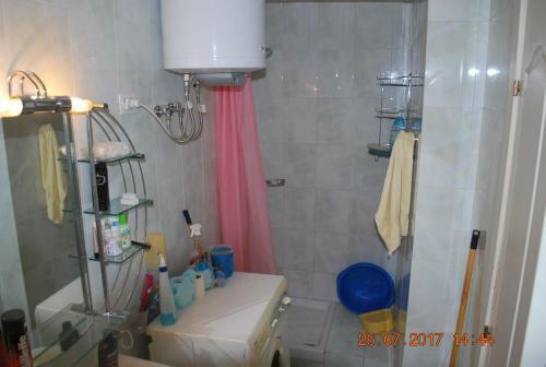 Arbi's Pool View Apartment