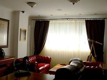 Albergue Heraldic Club Hotel