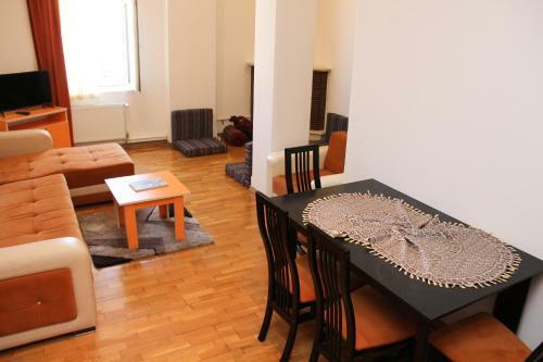 Old City Hotel & Apartments