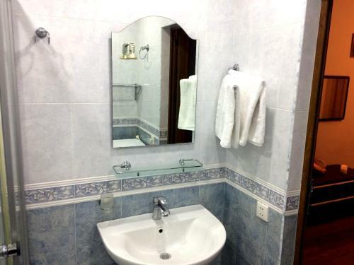28 Center Apartment