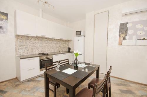 Apartment Nezavisimosti 85 V