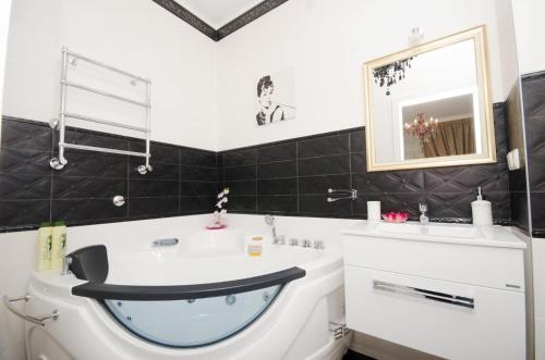 Molnar Apartments Nezavisimosti 37