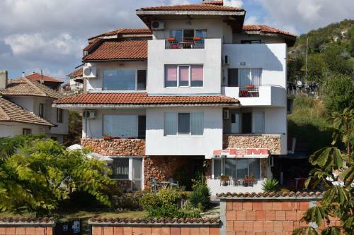 Hostal Sunny - Viki Guest House