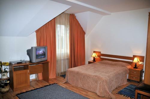 Tes Royal Plaza Apartments