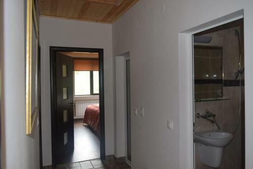 Hostal Koshov Guest House