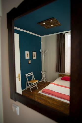Hostal Canape Connection Guest House