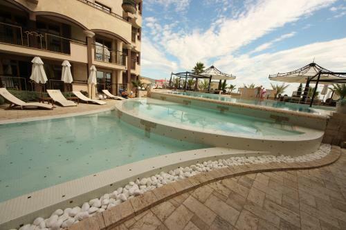 Menada Apartments In Golden Rainbow