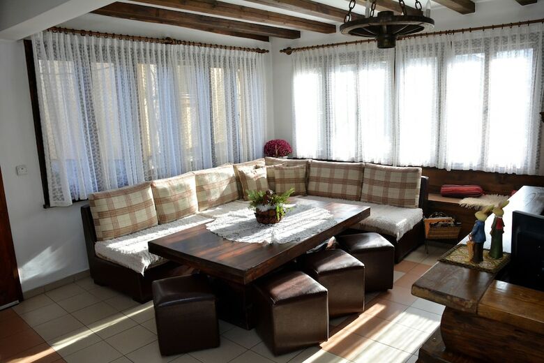 Hostal Trenchova Guest House
