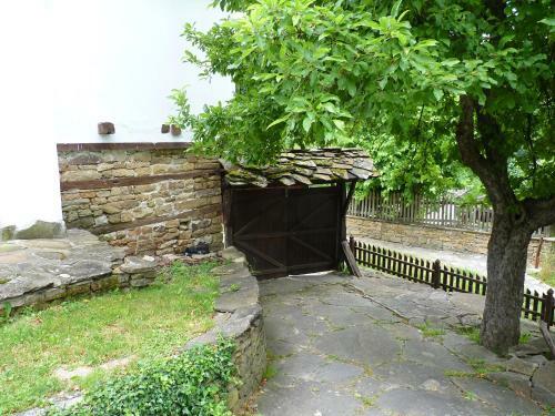 Tacheva Family House - Pool Access