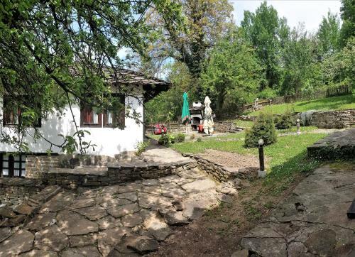 Tacheva Family House - Pool Access