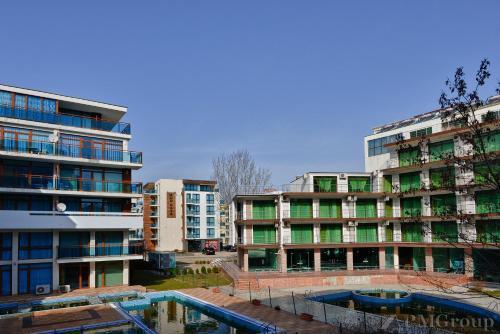 Pmg Laguna Apartments