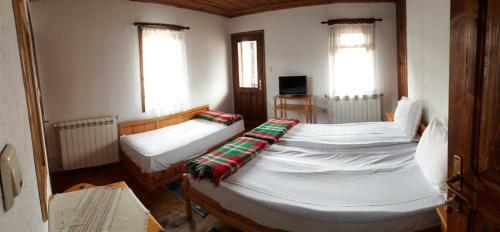 Hostal Sarafova Guest House