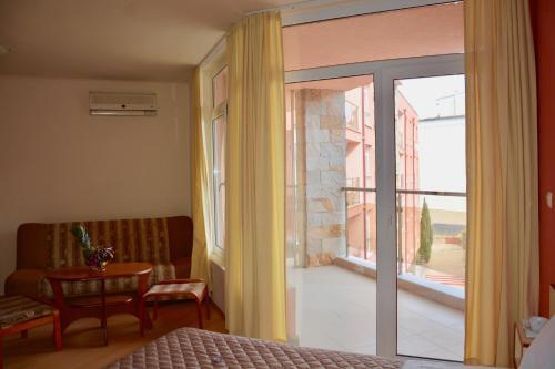 Hotel Rainbow 2