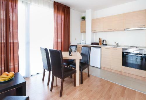 Aparthotel New Line Village Apartments