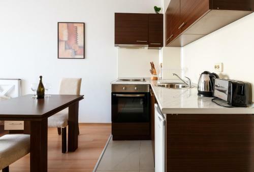 Aparthotel New Line Village Apartments
