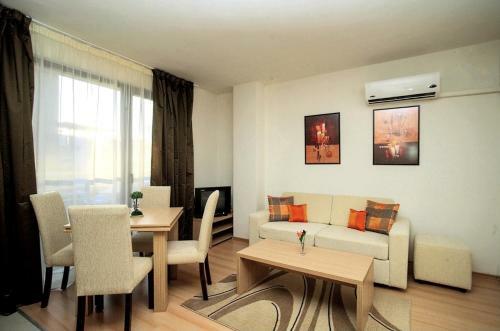 Aparthotel New Line Village Apartments