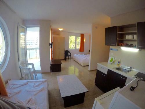 Sunny Cove Apartments