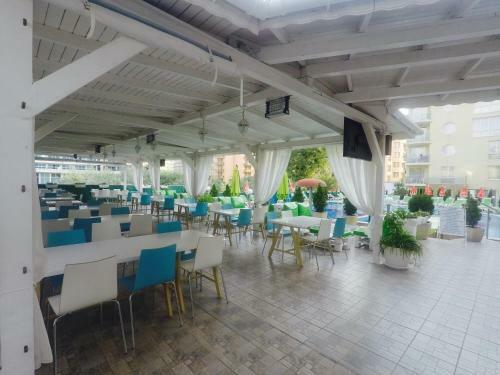 Sunny Cove Apartments