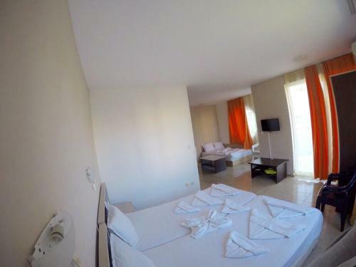 Sunny Cove Apartments
