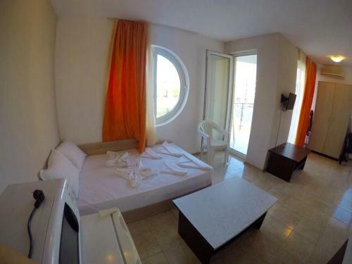 Sunny Cove Apartments