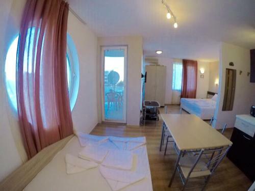 Sunny Cove Apartments