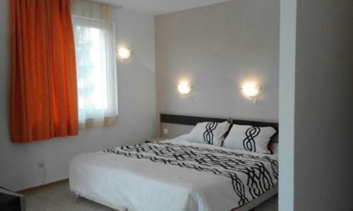 Sunny Cove Apartments