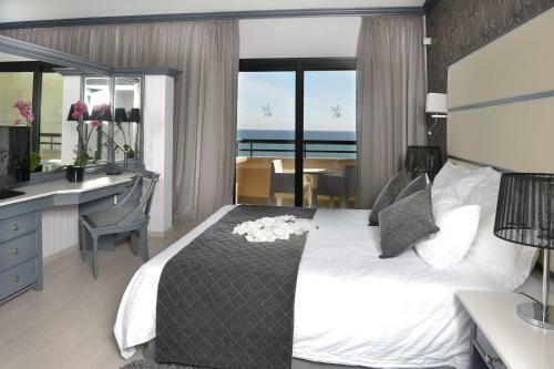 Palm Beach Hotel & Bungalows
