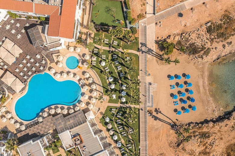 Hotel Louis Althea Beach